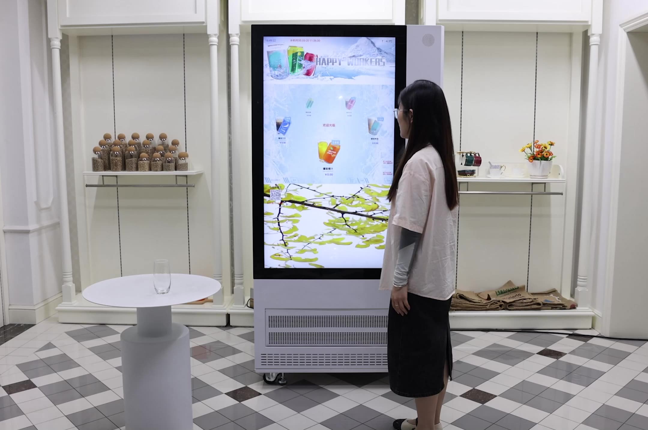 寧波樂(lè)仝 24小時(shí)無(wú)人全自動(dòng)雪花飲料售貨機(jī)，引領(lǐng)智慧零售新體驗(yàn)